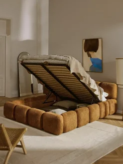 Gestoffeerd bed Tayla van teddy bouclé met opbergruimte^Westwing Collection New