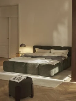 Gestoffeerd bed Tayla van teddy bouclé^Westwing Collection Sale