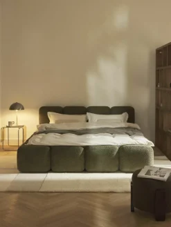 Gestoffeerd bed Tayla van teddy bouclé^Westwing Collection Sale