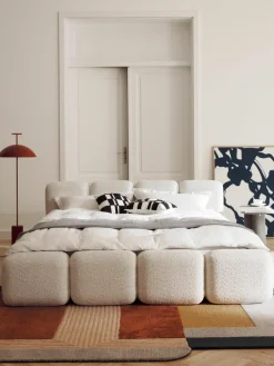 Gestoffeerd bed Tayla van teddy bouclé^Westwing Collection Hot