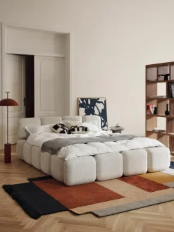 Gestoffeerd bed Tayla van teddy bouclé^Westwing Collection Hot