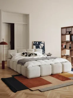 Gestoffeerd bed Tayla van teddy bouclé^Westwing Collection Hot