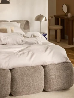 Gestoffeerd bed Tayla van teddy bouclé met opbergruimte^Westwing Collection Hot