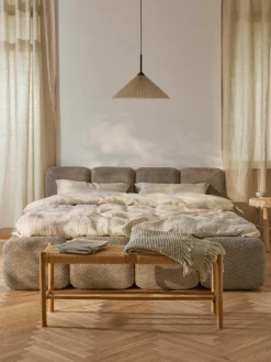 Gestoffeerd bed Tayla van teddy bouclé^Westwing Collection Clearance