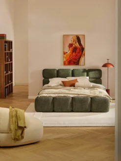 Gestoffeerd bed Tayla van teddy bouclé met opbergruimte^Westwing Collection Online