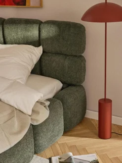 Gestoffeerd bed Tayla van teddy bouclé met opbergruimte^Westwing Collection Online