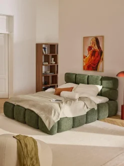 Gestoffeerd bed Tayla van teddy bouclé met opbergruimte^Westwing Collection Online