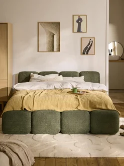 Gestoffeerd bed Tayla van teddy bouclé met opbergruimte^Westwing Collection New