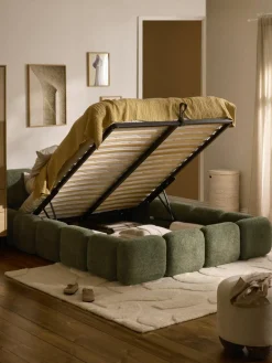 Gestoffeerd bed Tayla van teddy bouclé met opbergruimte^Westwing Collection New
