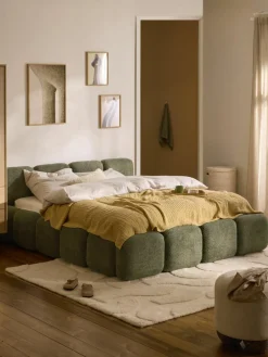 Gestoffeerd bed Tayla van teddy bouclé met opbergruimte^Westwing Collection New