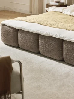 Gestoffeerd bed Tayla van teddy bouclé^Westwing Collection Discount