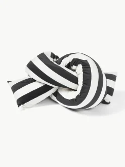 Gestreept fluwelen sierkussen Knot^Westwing Collection New
