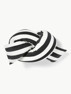 Gestreept fluwelen sierkussen Knot^Westwing Collection New