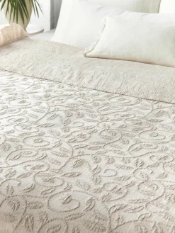 Gestructureerde katoenen deken Clara met franjes en bloemenpatroon^Westwing Collection Hot