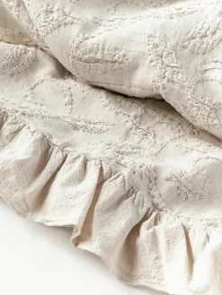 Gestructureerde katoenen deken Clara met franjes en bloemenpatroon^Westwing Collection Hot