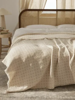 Gewassen mousseline bedsprei Ronia met franjes^Westwing Collection New