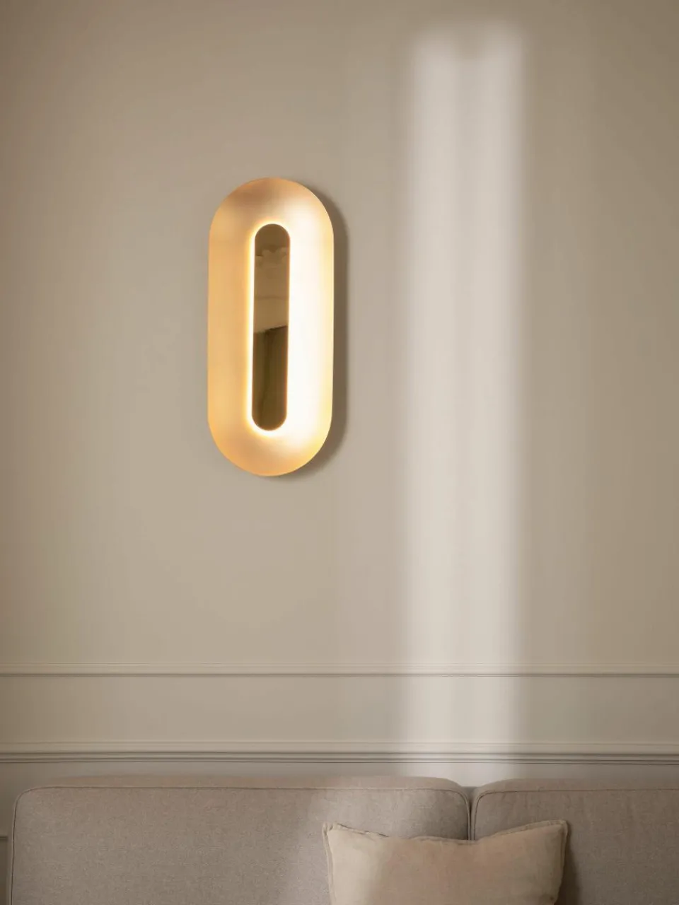 Grote dimbare LED wandlamp Sasi^Nuura Fashion