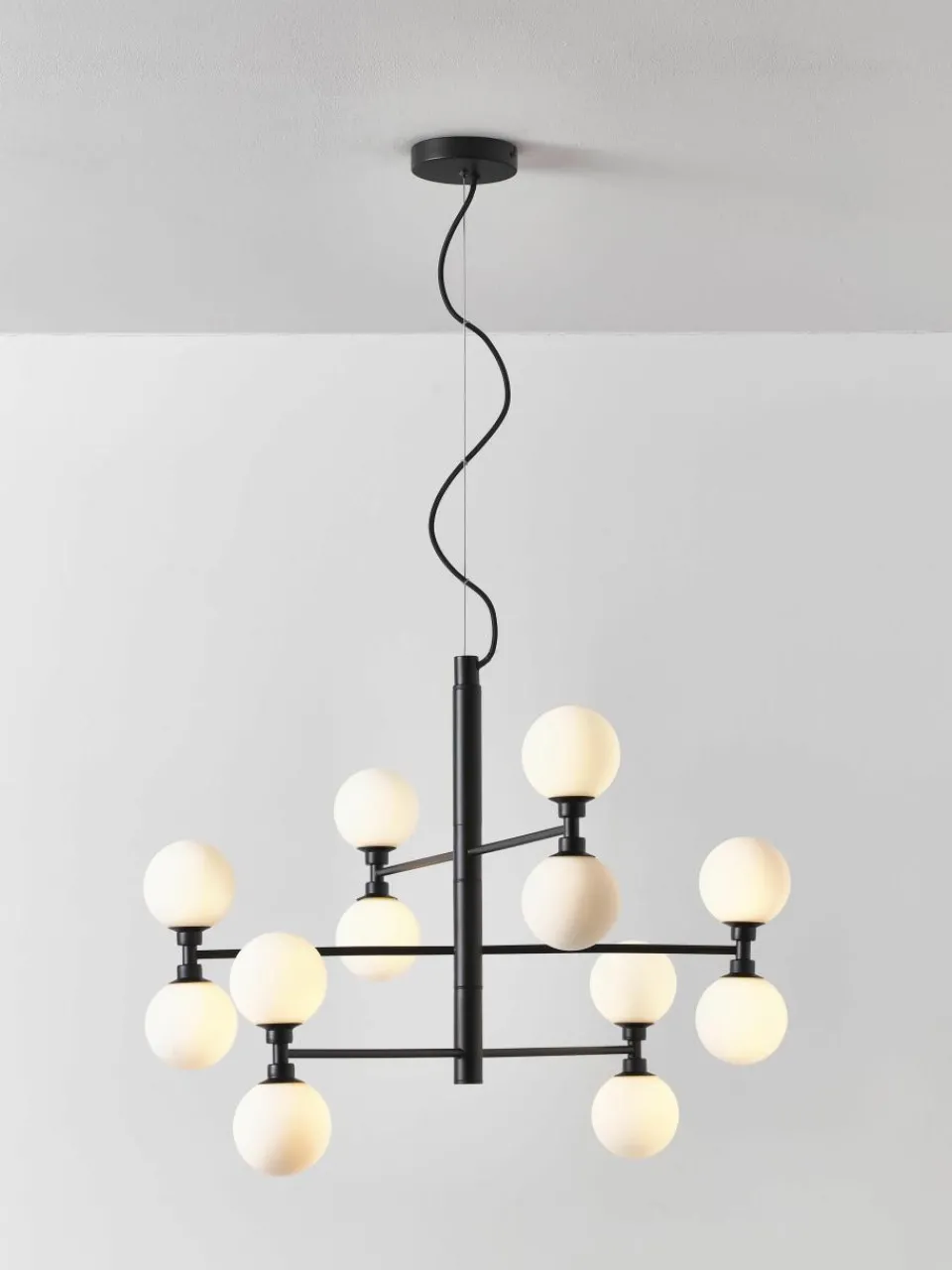 Grote hanglamp Grover met opaal glazen bollen^Westwing Collection Hot