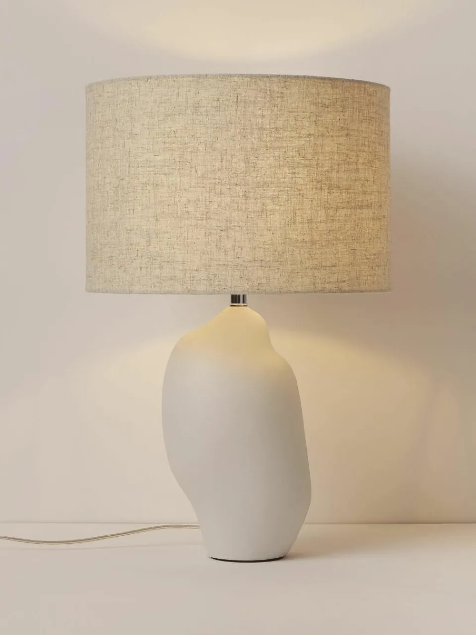 Grote keramische tafellamp Colett in organische vorm^Westwing Collection Fashion