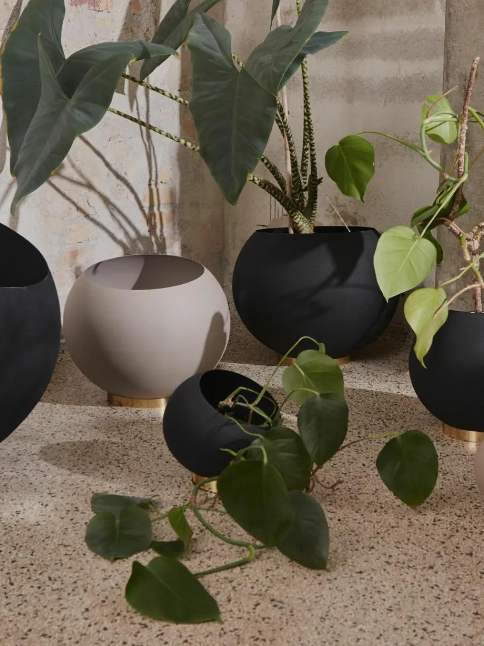 Grote plantenpot Globe van metaal^AYTM Hot