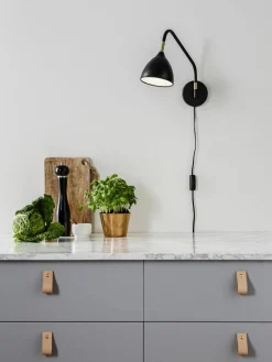 Grote verstelbare wandlamp Valencia met stekker^Markslöjd Hot