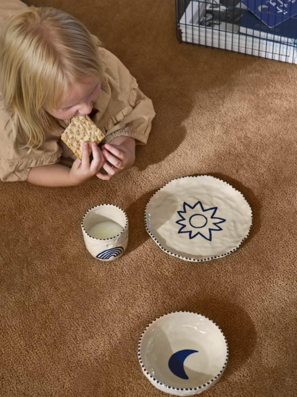 Handbeschilderd kinderservies Naive, 3-delig^ferm LIVING Kids Sale