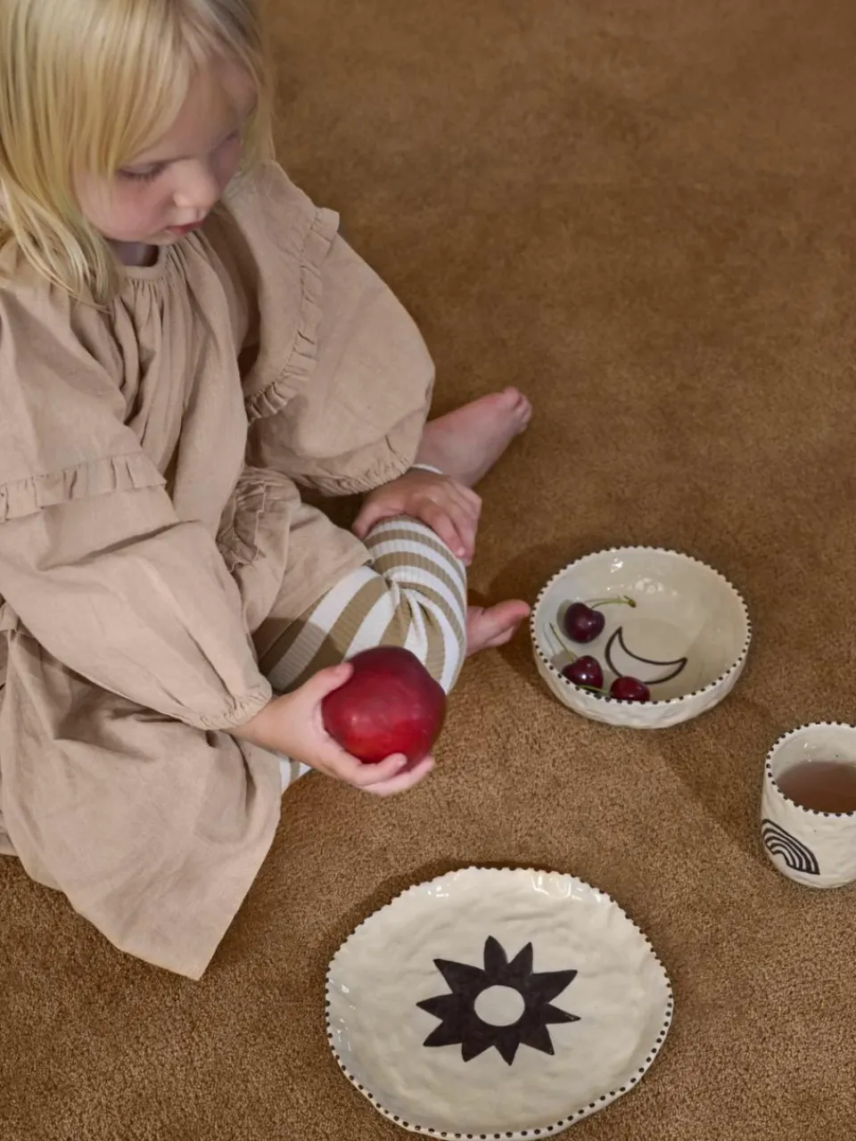 Handbeschilderd kinderservies Naive, 3-delig^ferm LIVING Kids Sale