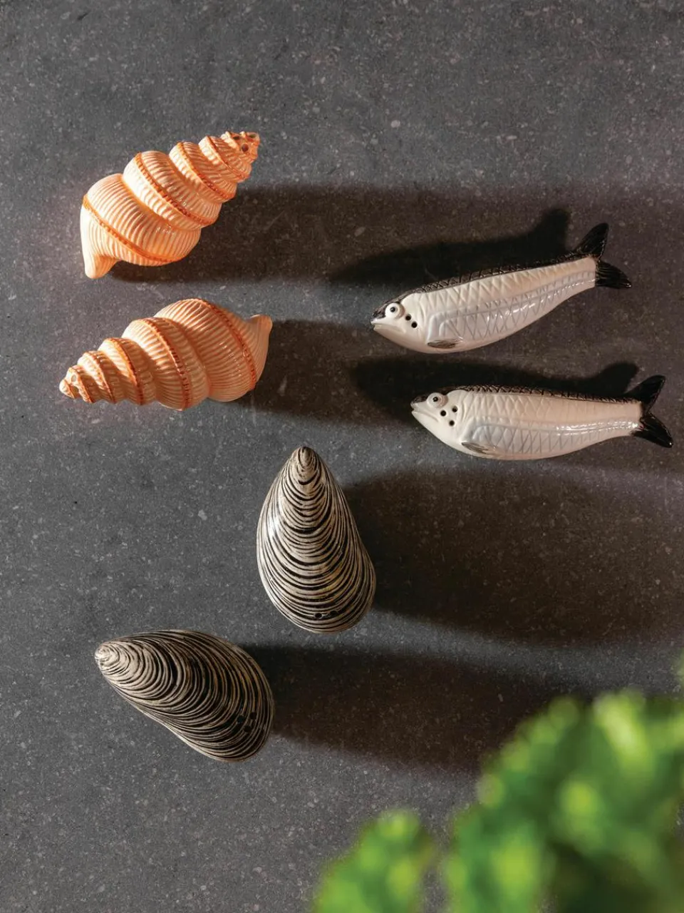 Handbeschilderde zout- & peperstrooier Shell van dolomiet, 2-delig^&k Amsterdam New