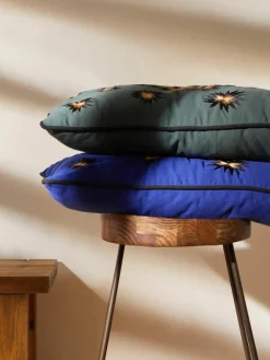 Handgeborduurde katoenen kussenhoes Eye^Westwing New