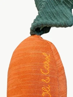Handgemaakt katoenen knuffelkussen Cathy de Wortel^Lorena Canals New