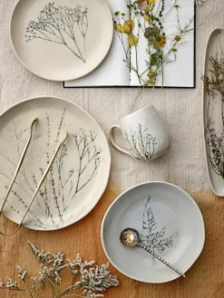 Handgemaakt kopje Bea met gras motief^Bloomingville Discount