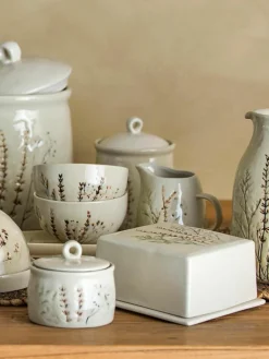Handgemaakte botervloot Bea met grasmotief^Bloomingville Hot