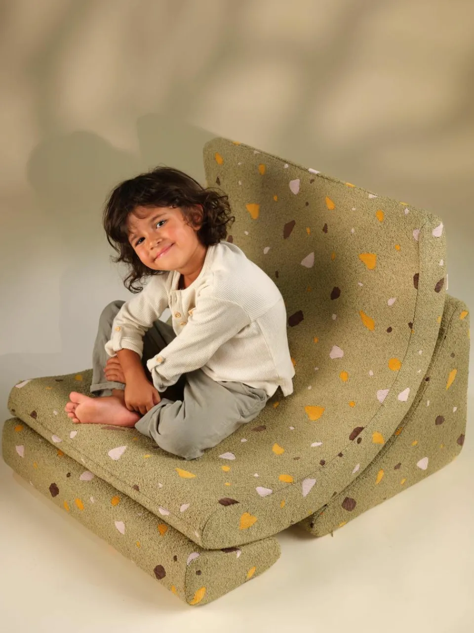 Handgemaakte bouclé kinderfauteuil Moon^Wigiwama Online
