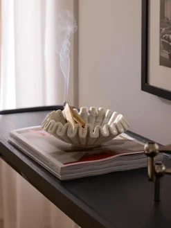 Handgemaakte decoratieve schaal Santorini van marmer, Ø 18 cm^Westwing Collection Online