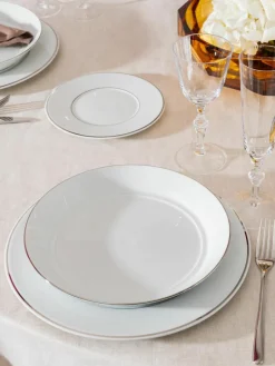 Handgemaakte dinerborden Vitruv van porselein met handbeschilderde platina rand, 2 stuks^Meissen Clearance