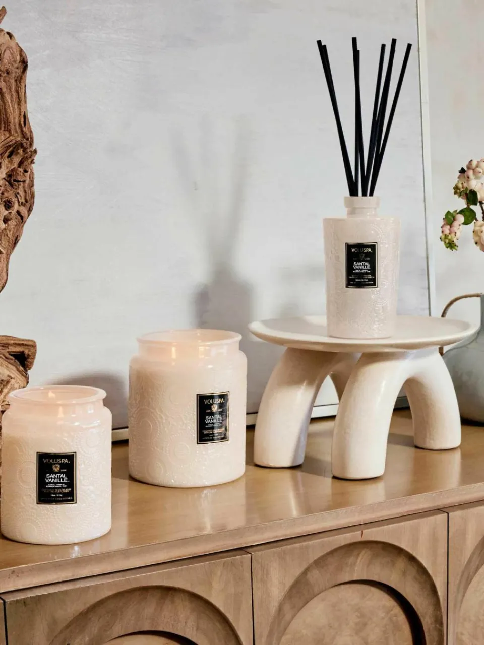 Handgemaakte geurkaars Japonica Collection (santal, bourbon vanille & oud)^Voluspa New