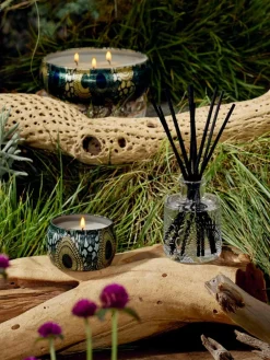 Handgemaakte geurkaars Japonica Collection (cade hout, verbena & lavendel)^Voluspa Discount