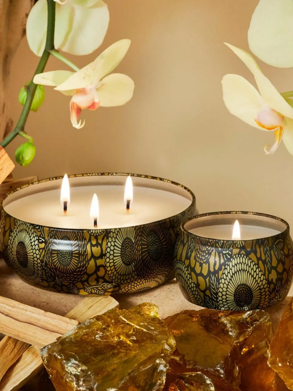 Handgemaakte geurkaars Japonica Collection (amberhars, sandelhout, cederhout & vanille orchidee)^Voluspa Outlet