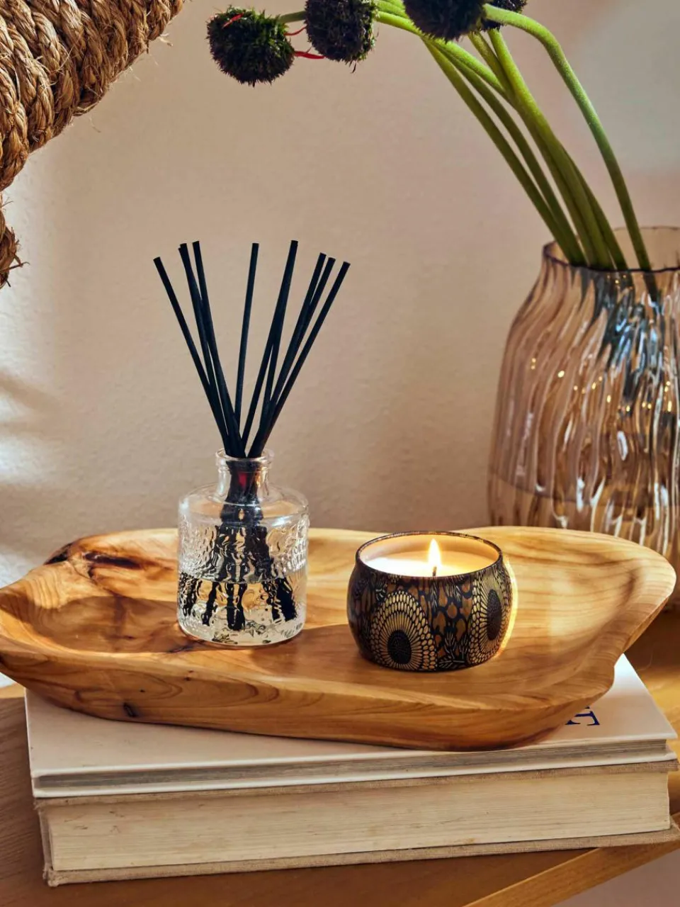 Handgemaakte geurkaars Japonica Collection (amberhars, sandelhout, cederhout & vanille orchidee)^Voluspa Outlet