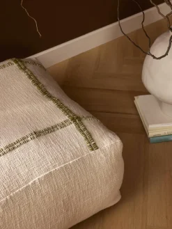 Handgemaakte katoenen vloerkussen Catalina^Westwing Collection Clearance