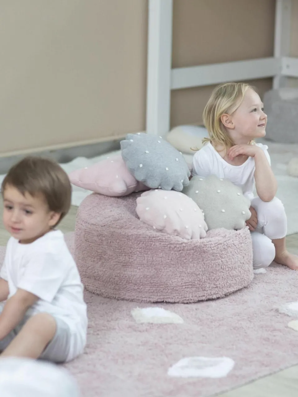 Handgemaakte kinderpoef Chill^Lorena Canals Outlet