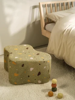 Handgemaakte kinderpoef Cloud van bouclé^Wigiwama Fashion