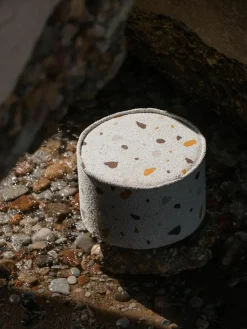 Handgemaakte kinderpoef Sugar van bouclé, Ø 40 cm^Wigiwama Online