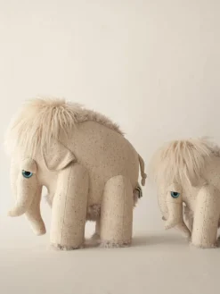 Handgemaakte knuffelkussen Mammoth, in verschillende formaten^BigStuffed New