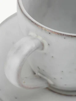 Handgemaakte koffiekopje Nordic Sand met schoteltje^Broste Copenhagen New