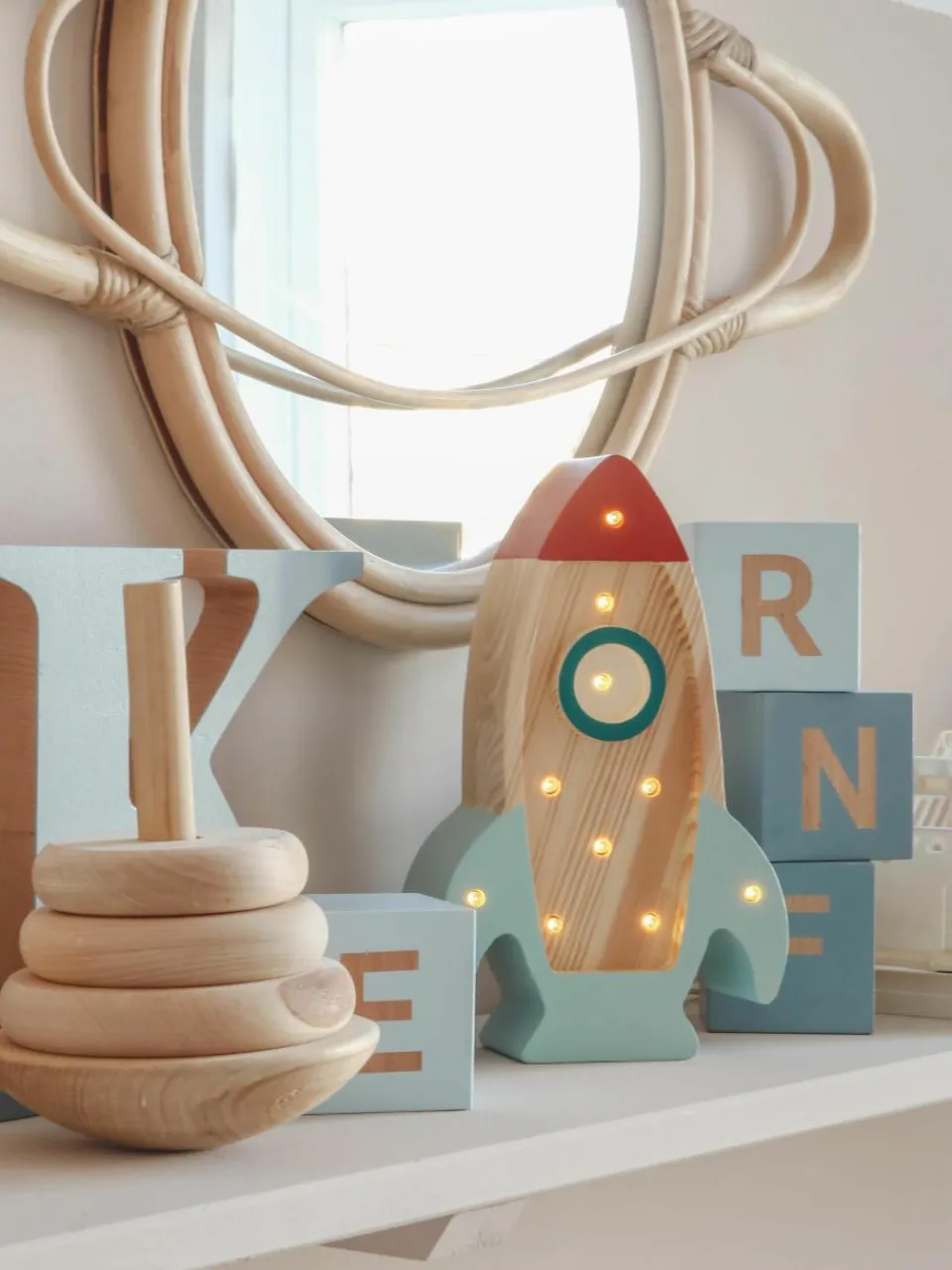 Handgemaakte LED-kinderlamp Space Rocket Mini met timerfunctie en afstandsbediening, dimbaar^Little Lights Sale