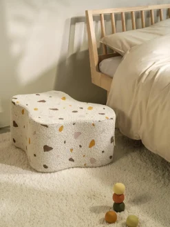Handgemaakte linderpoef Cloud uit bouclé^Wigiwama Fashion