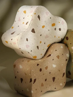 Handgemaakte linderpoef Cloud uit bouclé^Wigiwama Fashion