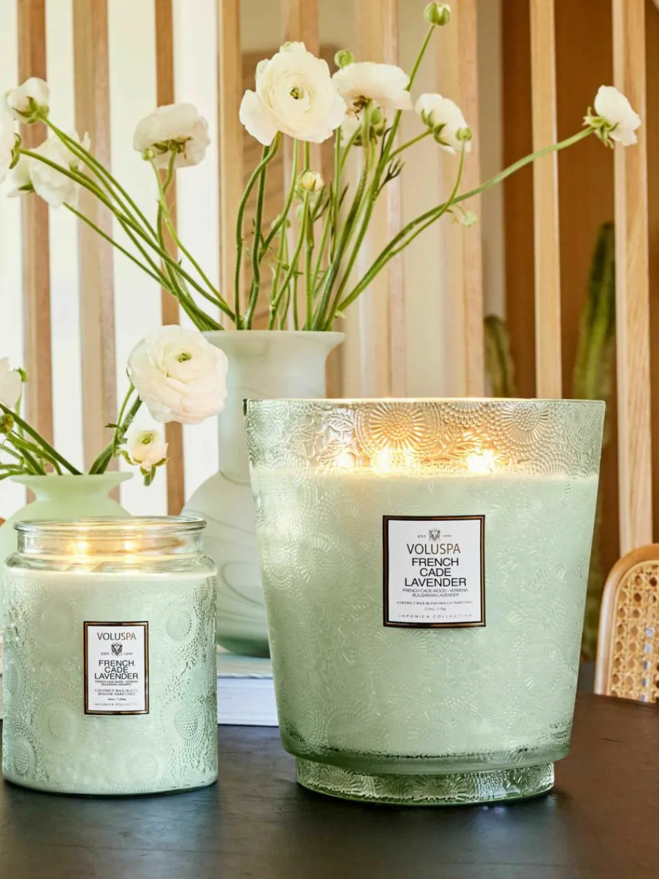 Handgemaakte 5-lonts geurkaars Japonica Collection (cade hout, verbena & lavendel)^Voluspa Online