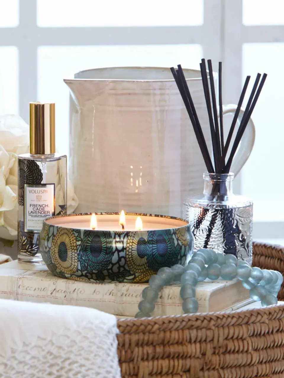 Handgemaakte 3-lonts geurkaars Japonica Collection (cade hout, verbena & lavendel)^Voluspa Online